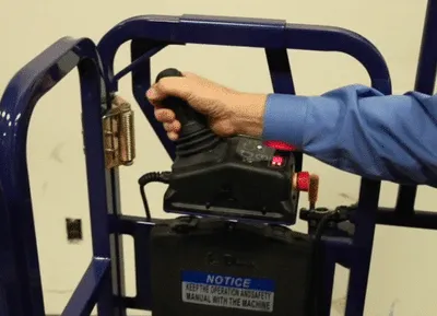Ballymore PS-12D maintenance lift shown from an alternate angle