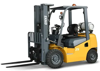 EKKO Lifts EK25LP forklift shown from an alternate angle