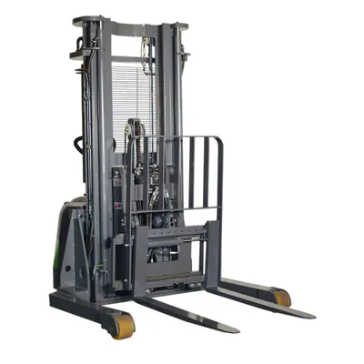 Lithium Walkie Reach Truck ER15-177LI, 3,300 lbs. Capacity