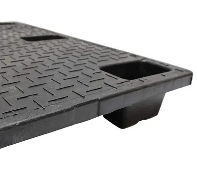 EXP 122 Plastic Pallet Closeup