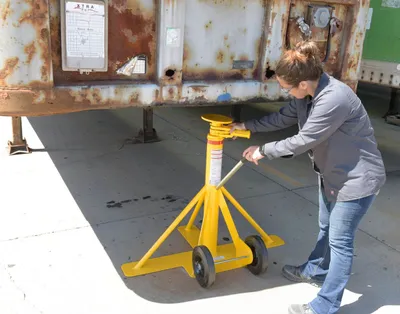 Vestil BFSJ-2748 Stabilizing Jack 9