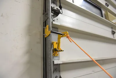 Vestil DR-LOCK Automatic Overhead Door Lock 5