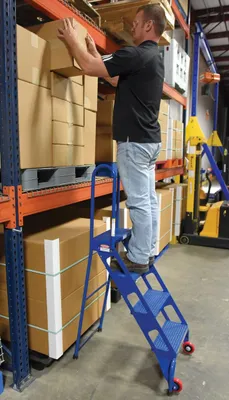Vestil FLAD-4 ladder shown from an alternate angle