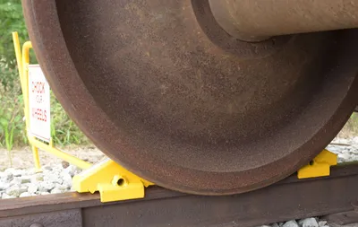 Vestil SRCFRC Steel Single Rail Chock with Flag Rail Chock