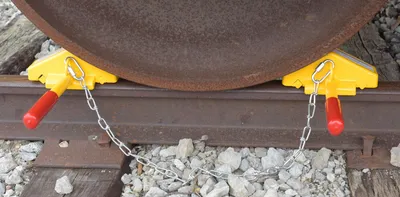 Vestil SRCSRC Steel Single Rail Chock with Single Rail Chock