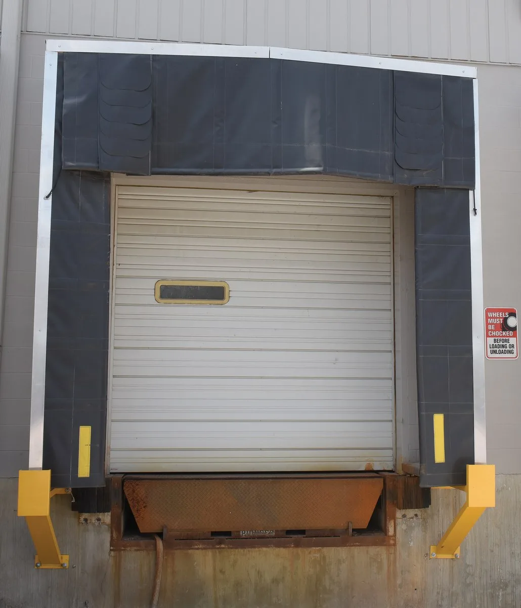 Vestil D-750-30 dock shelter