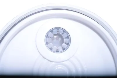 Vestil LID-UN-54-PWS lid shown from an alternate angle