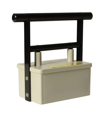 Vestil Magnetic Catcher with 20 Lb. Pull Force 6 In. x 3-13/16 In. x 8-1/4 In. Cream