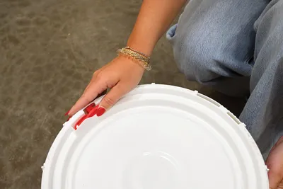 Vestil PAIL-SCR-35-W pail shown from an alternate angle