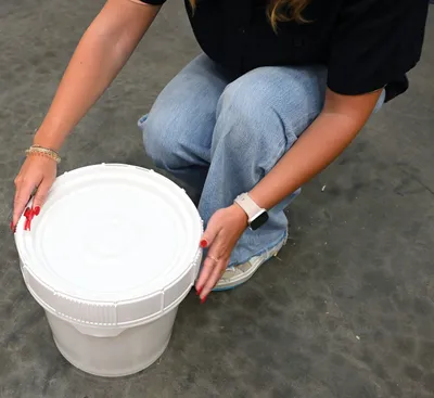 Vestil PAIL-SCR-35-W pail shown from an alternate angle