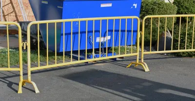 Vestil PRAIL-102-HD-Y crowd control interlocking barrier shown from an alternate angle