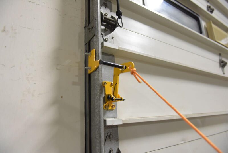 Vestil Dr-Lock Automatic Overhead Door Lock - Vestil Dr-Lock Automatic Overhead Door Lock - Material Handling