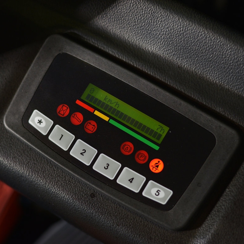 3-Wheel Forklift EK16A-138, 3,500 lbs. Capacity Cluster